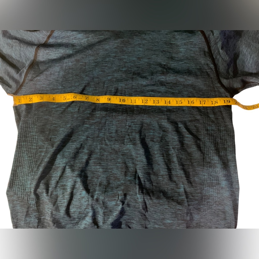 ** 🍋Lululemon Metal Vent Tech Top. PRICE FIRM 🍋 - Picture 4 of 6